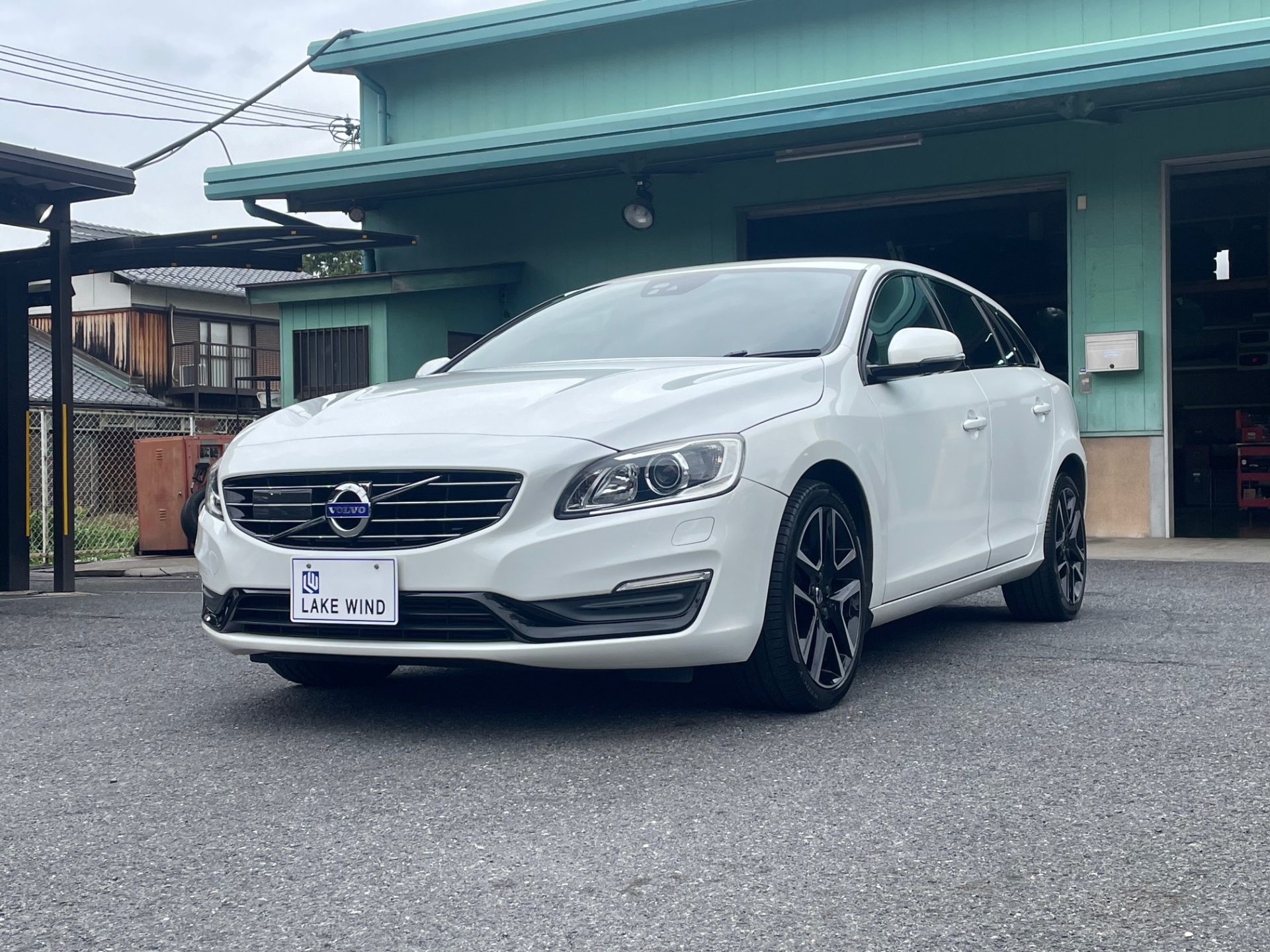 VOLVO　V60　D4　Dynamic Edition　クリスタルホワイトパール