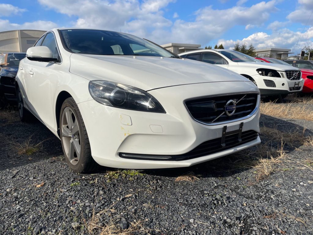 部品取り車入庫　V40　T4　2014年