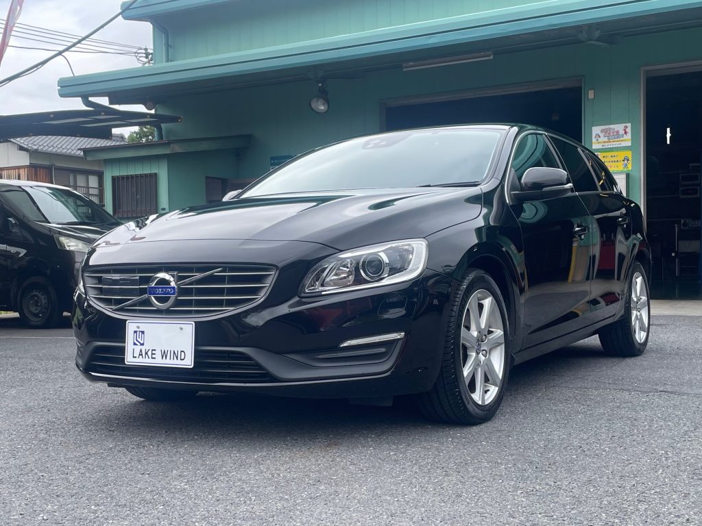 VOLVO　V60　D4　SE　オニキスブラックメタリック