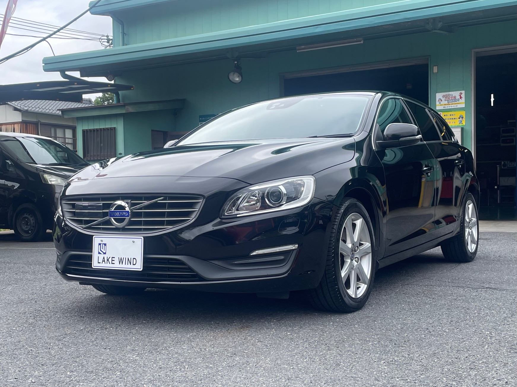 VOLVO　V60　D4　SE　オニキスブラックメタリック