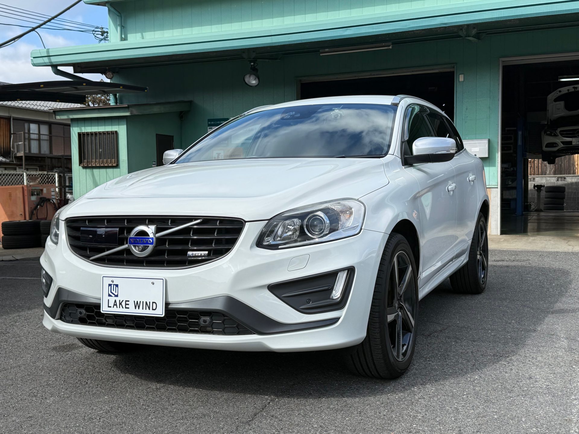 VOLVO XC60 T5 Rデザイン　アイスホワイト